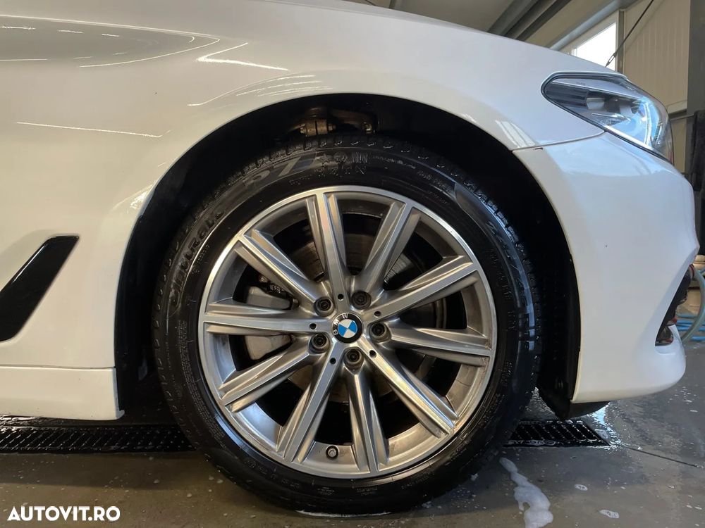 BMW Seria 5 520i AT - 17