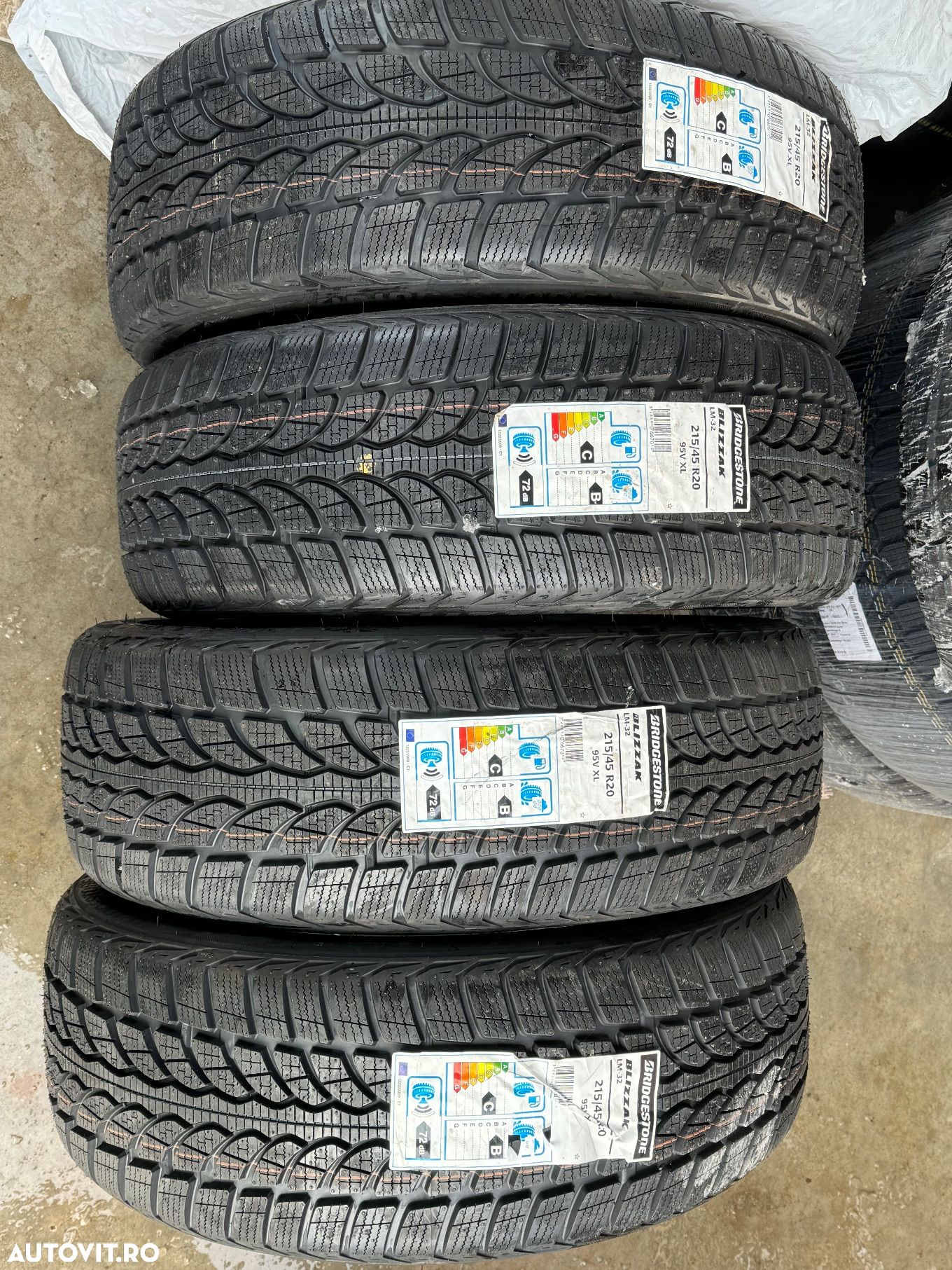 Vând 4 anvelope 215/45/20 bridgestone de iarnă noi - 1