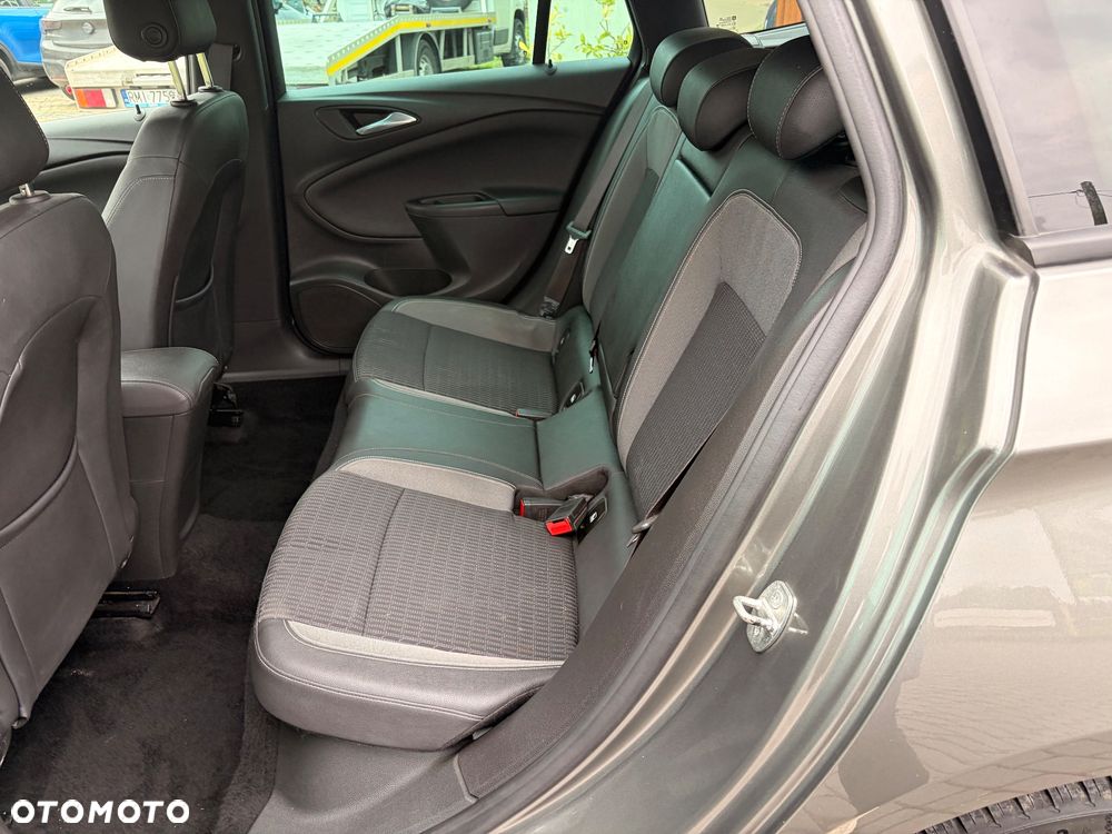 Opel Astra 1.5 D Start/Stop Automatik Design&Tech - 10