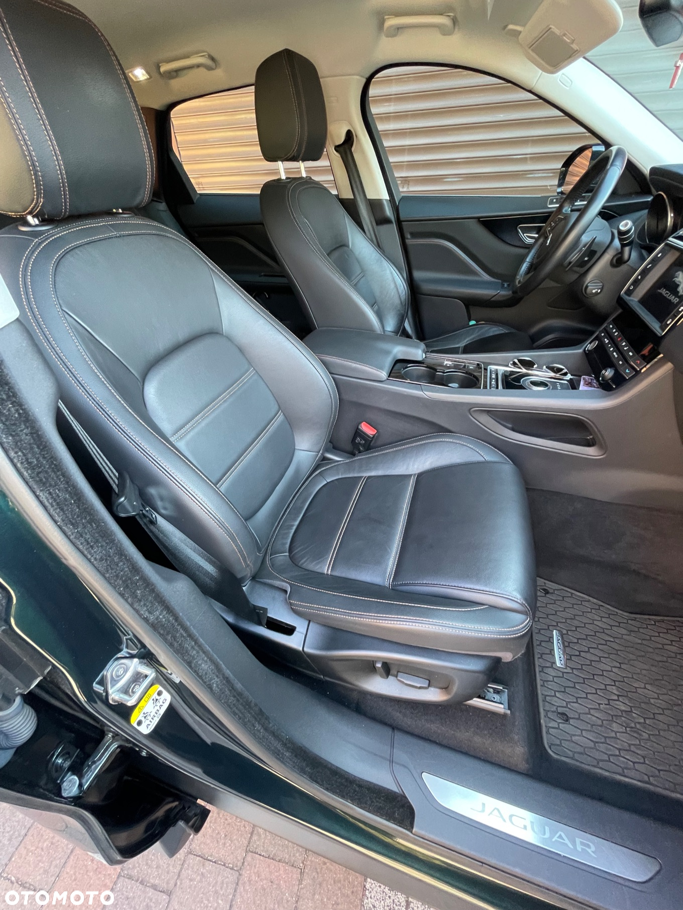 Jaguar F-Pace 2.0 i4D AWD R-Sport - 25