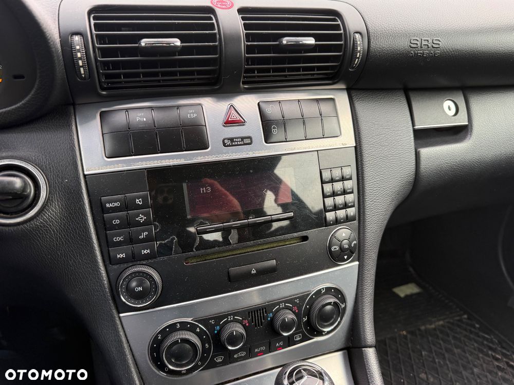 Mercedes-Benz Klasa C 180 Kompressor Automatik Sport Edition - 9