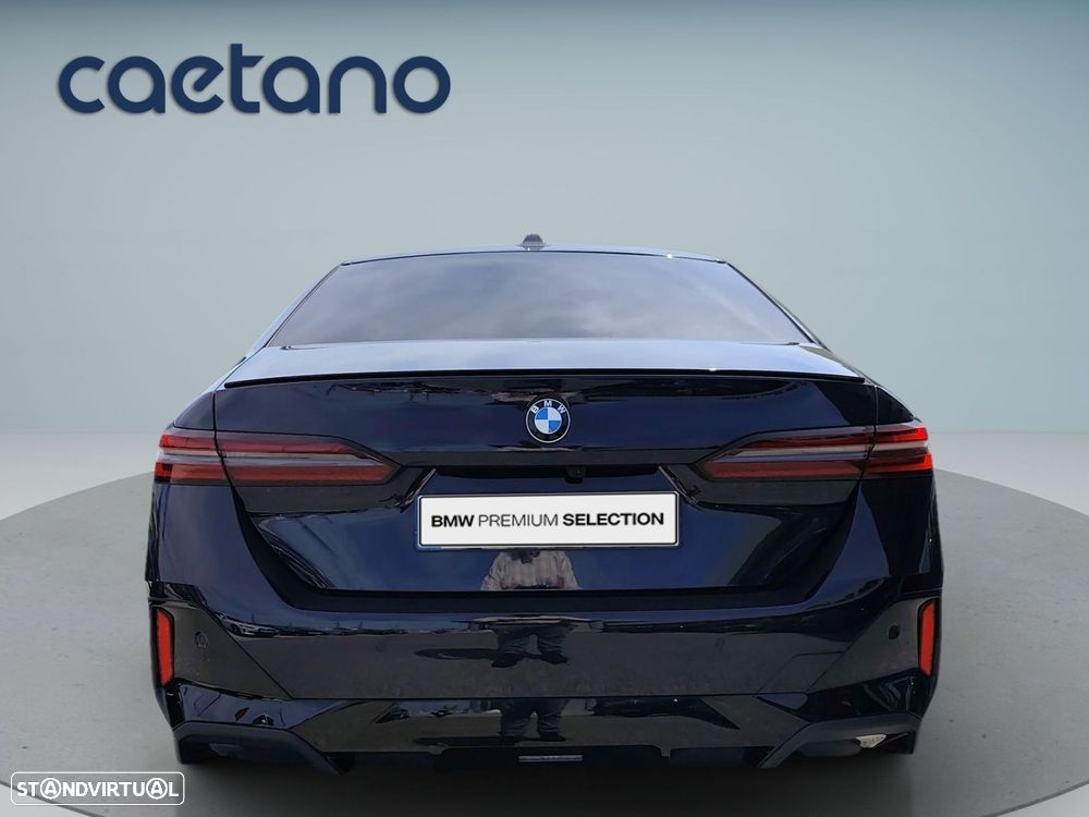 BMW 520 d Pack Desportivo M Pro — fotografia 7