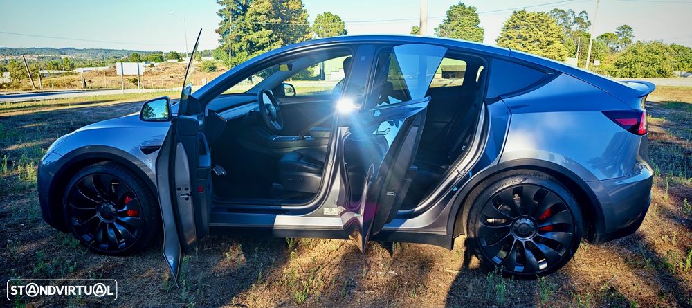Tesla Model Y Performance Tração Integral - 13