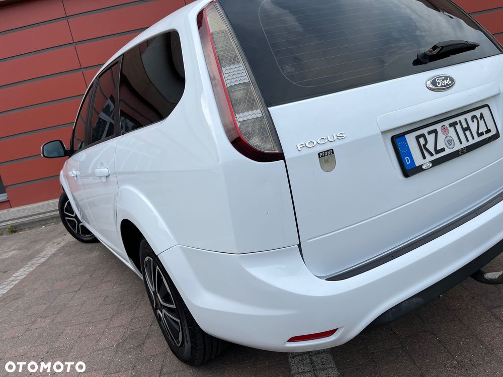 Ford Focus 1.6 16V Style - 22