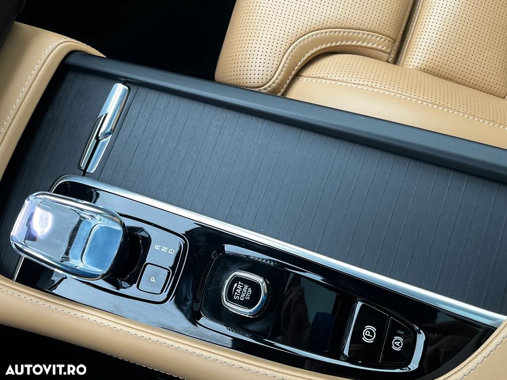 Volvo XC 90 Recharge T8 eAWD R-Design - 24