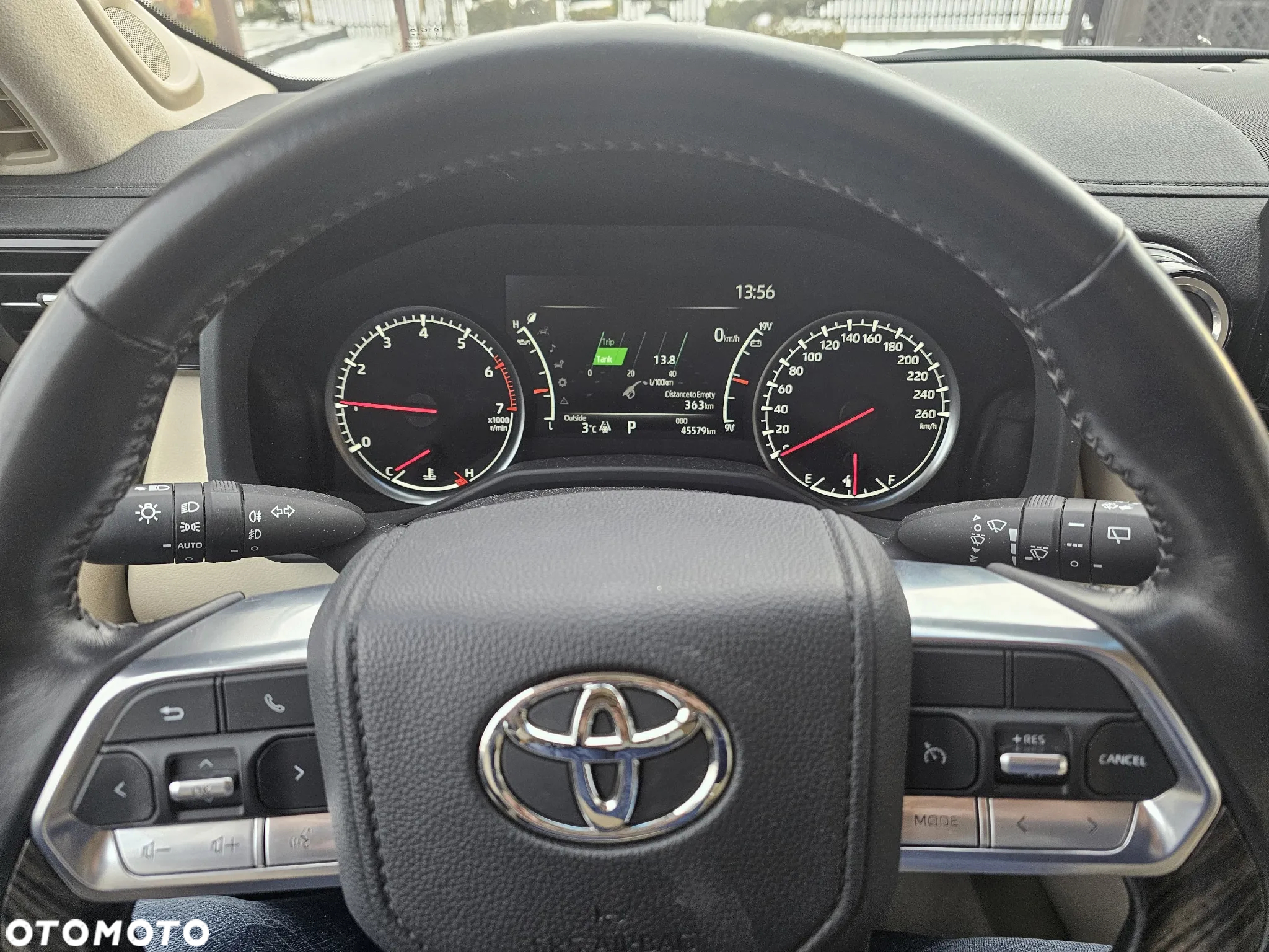 Toyota Land Cruiser - 36