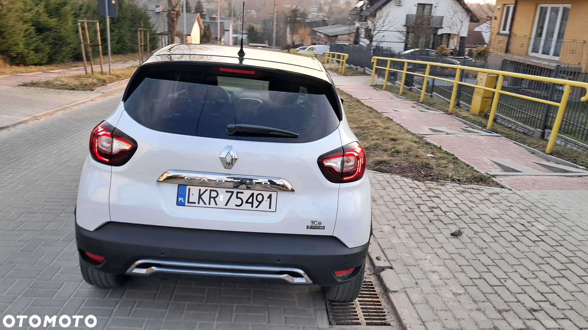 Renault Captur ENERGY TCe 120 Initiale Paris - 4