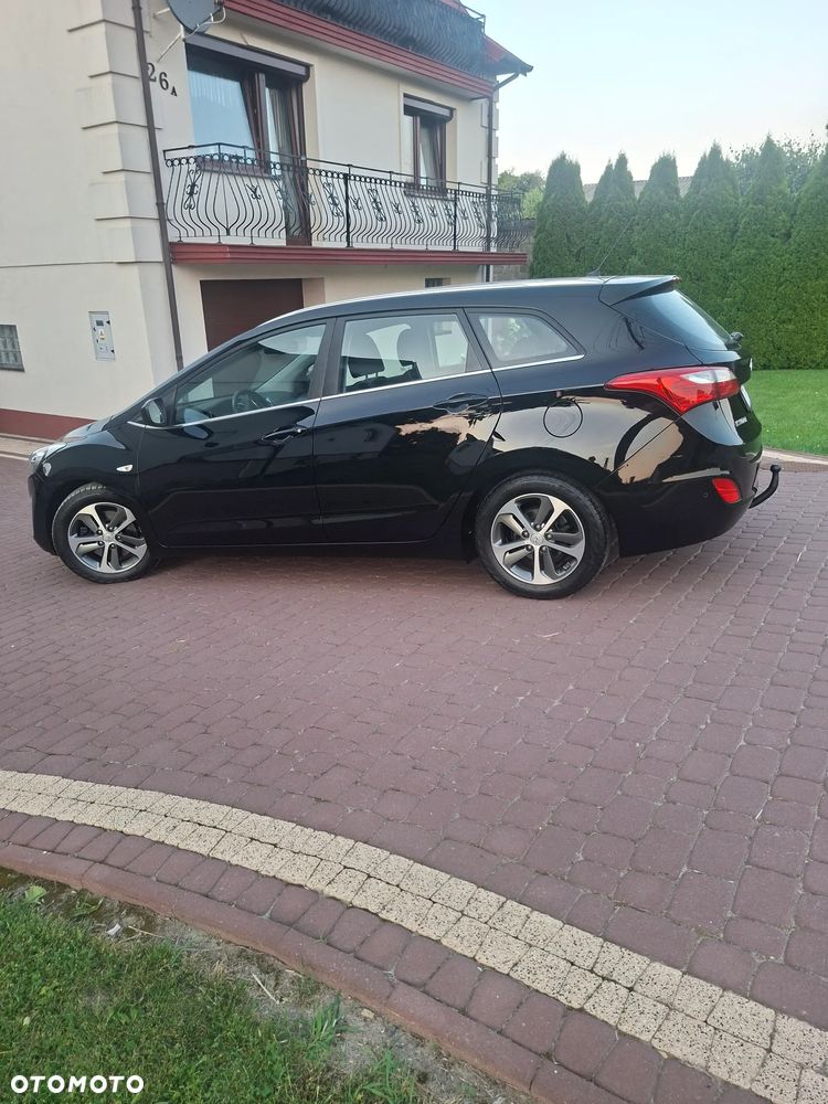 Hyundai i30 blue Kombi 1.6 GDi Trend - 1