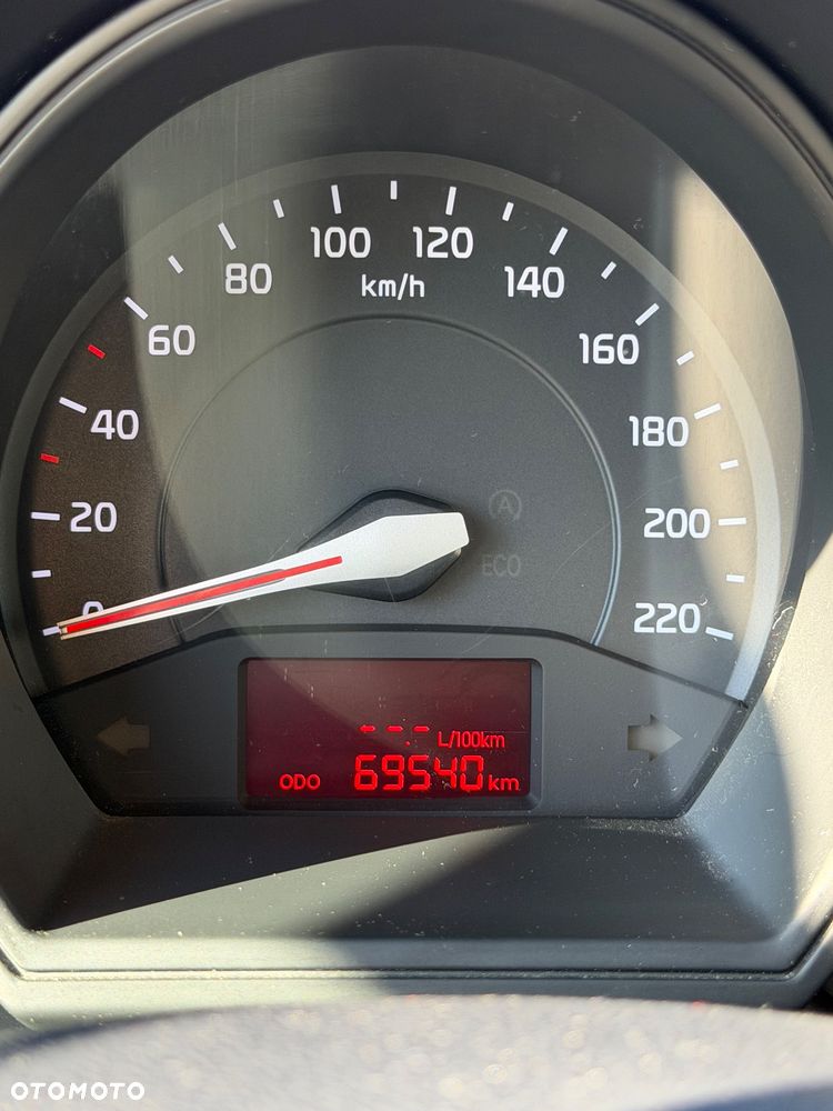 Kia Rio 1.4 M - 8