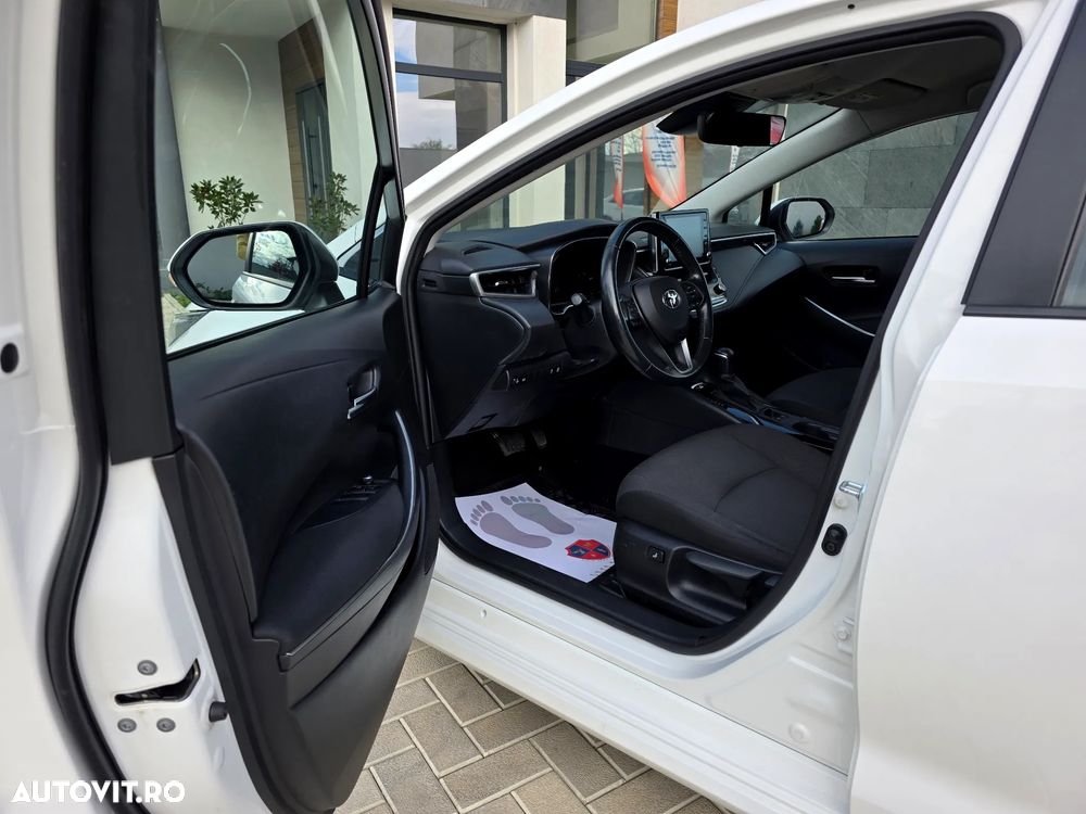 Toyota Corolla Sedan 1.8 HSD Dynamic - 13