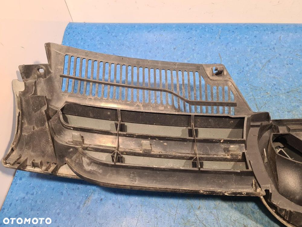 VOLKSWAGEN GOLF V 1.4 KAT ATRAPA / GRILL LA6Q - 7