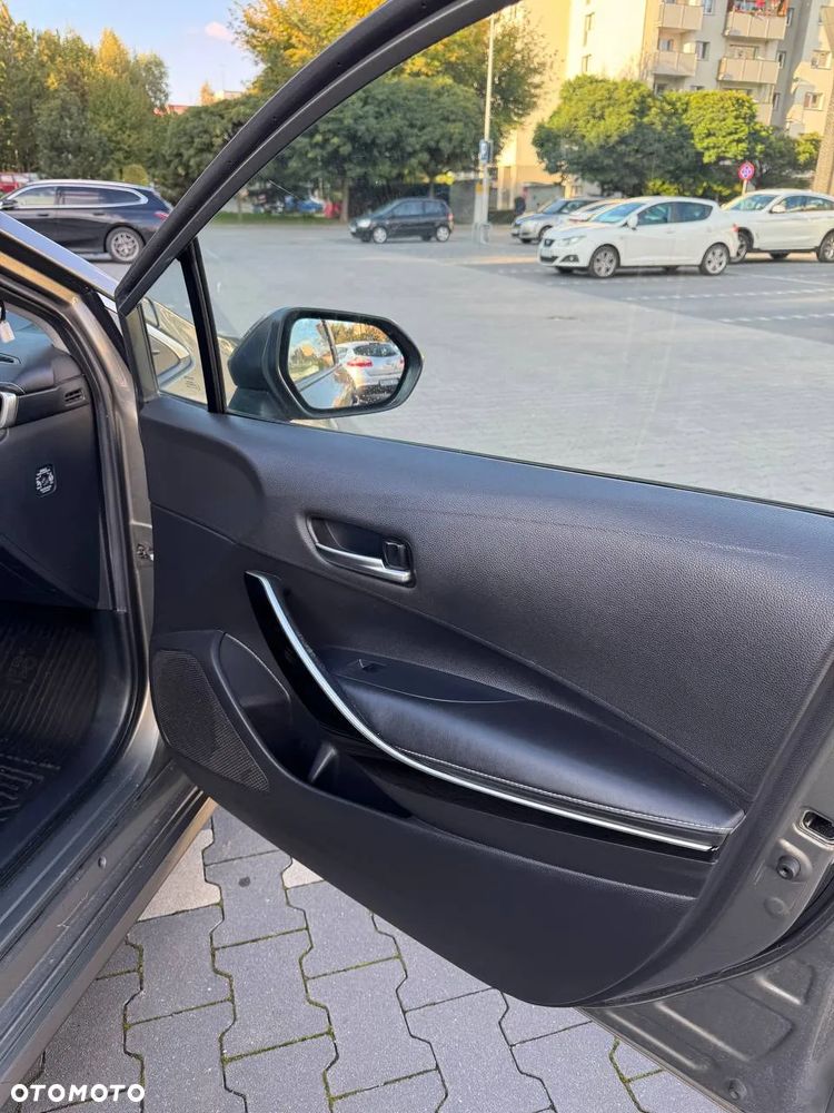 Toyota Corolla 1.8 Hybrid Executive - 16