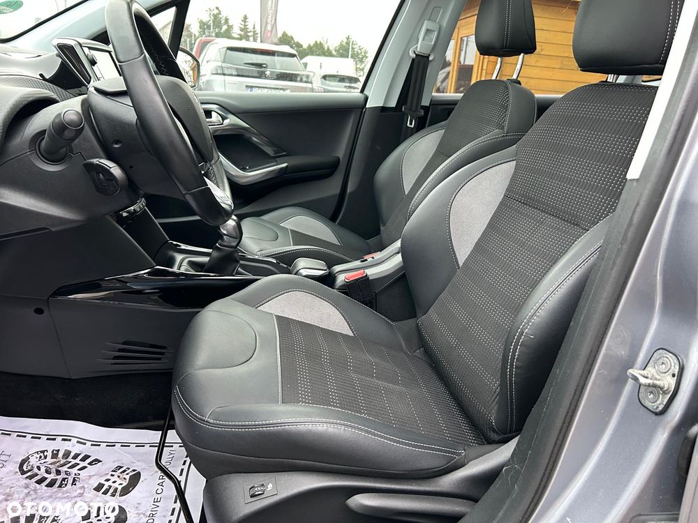 Peugeot 2008 1.2 Pure Tech Allure S&S - 17