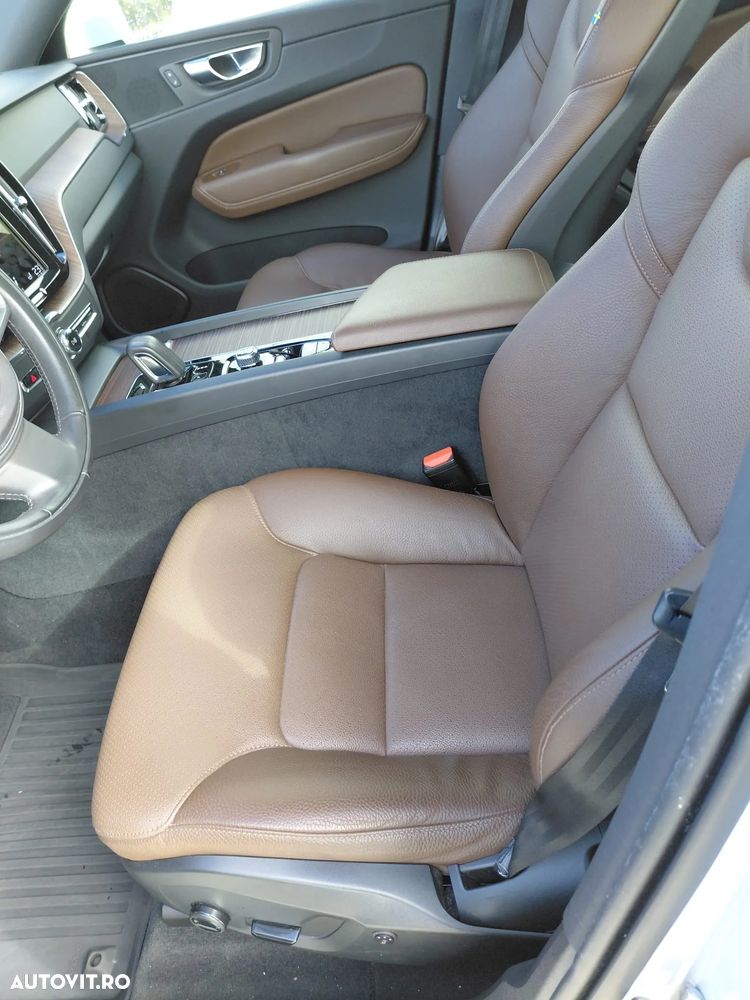 Volvo XC 60 B4 MHEV AT8 AWD Momentum Pro - 9