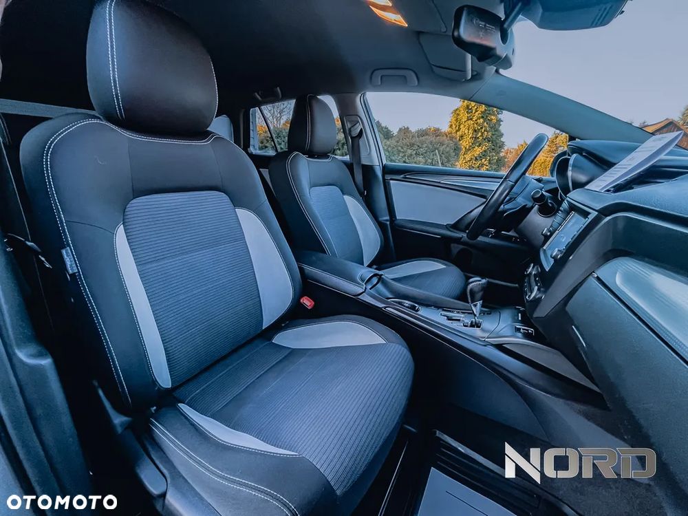 Toyota Avensis 1.8 Premium MS - 18