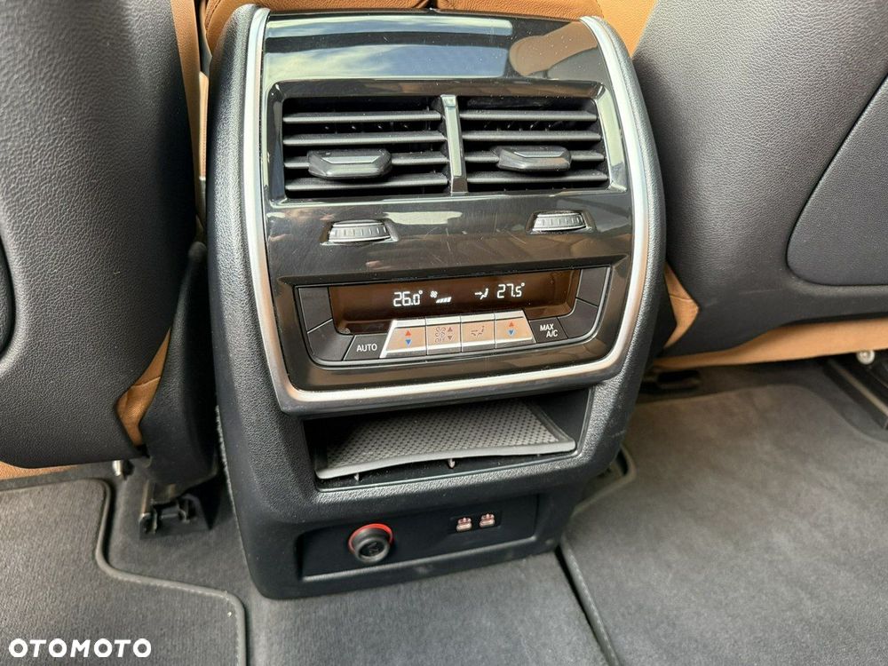 BMW X7 M50i sport - 24