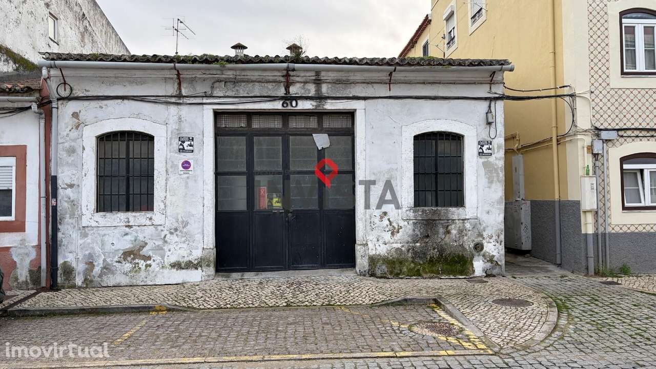 Armazém no centro de Alhandra - Grande imagem: 2/6