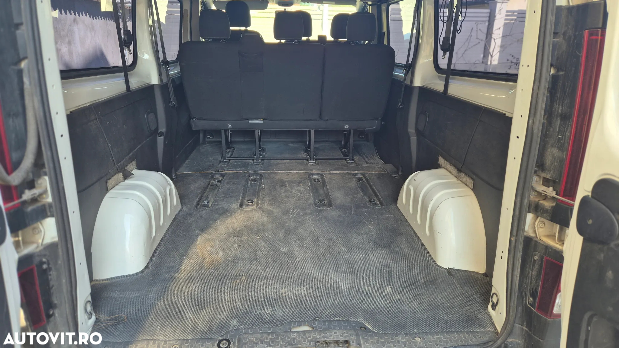 Renault Trafic Combi L2H1 1.6 dCi 95 8+1 Authentique - 11