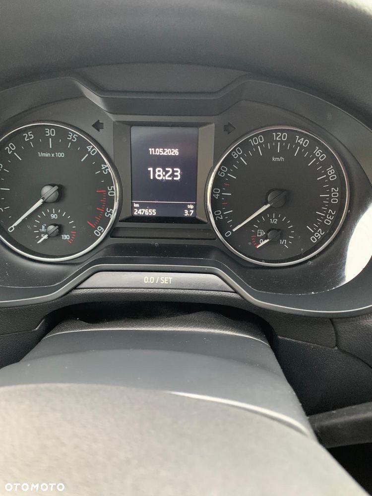 Skoda Octavia 2.0 TDI Ambition DSG - 8