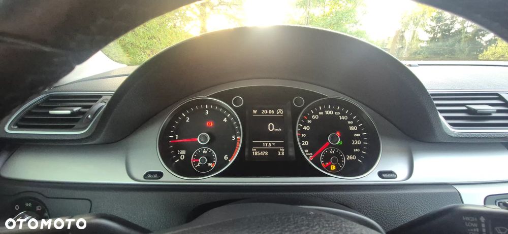 Volkswagen Passat - 13