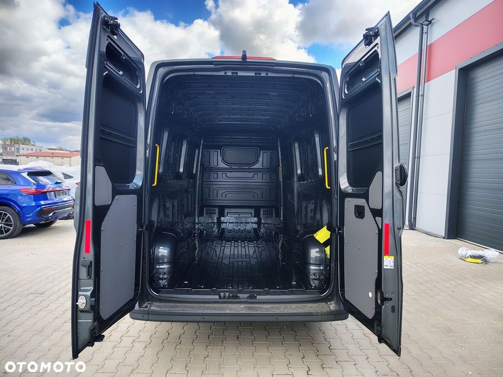 Volkswagen Crafter 35 2.0 TDI L4H3 4490 177KM AUTOMAT - 9