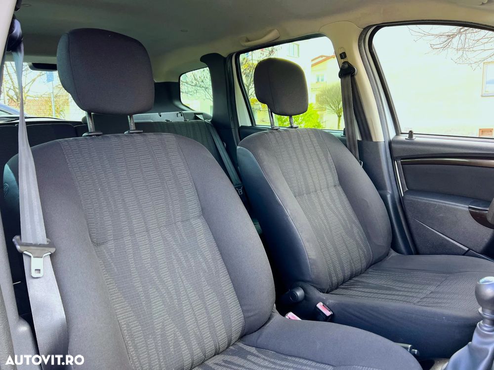 Dacia Duster 1.6 16V 105 4x4 Laureate - 9