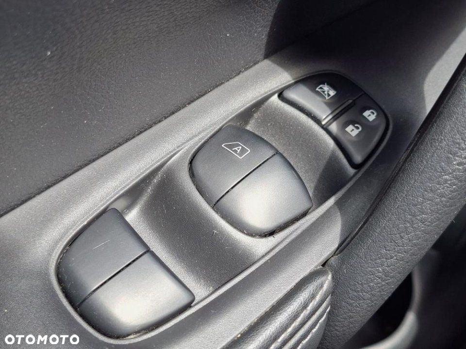 Nissan X-Trail - 25