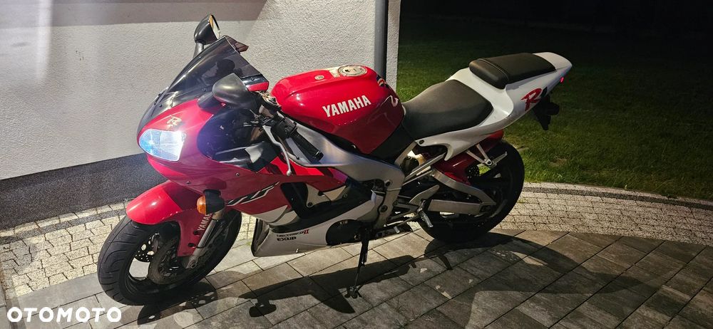 Yamaha R1 - 6
