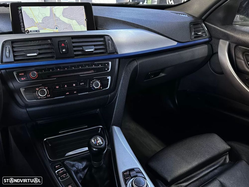 BMW 320 d Touring Pack M - 26