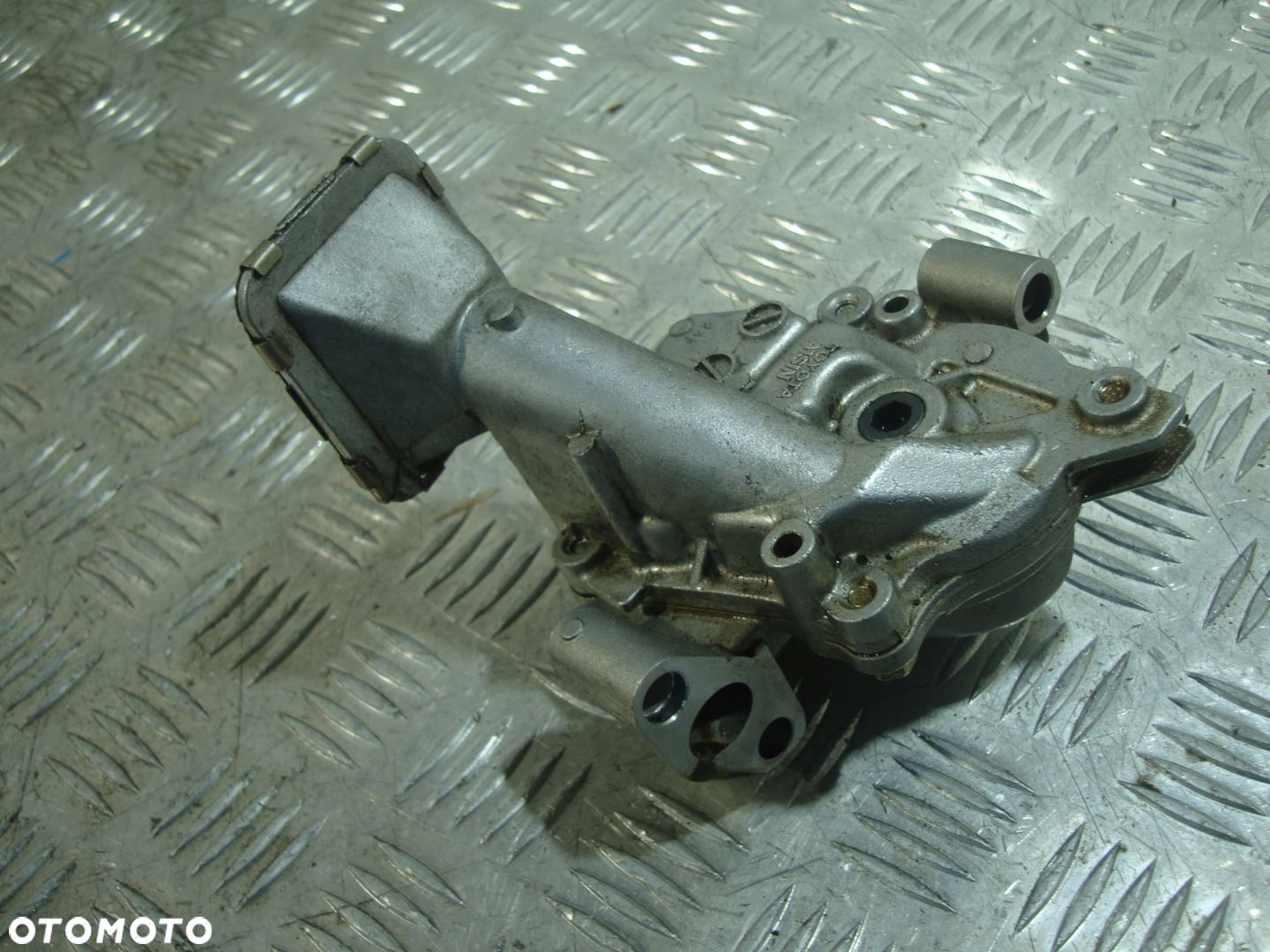 POMPA OLEJU OLEJU 1,8 TOYOTA PRIUS  PLUS 12- - 3