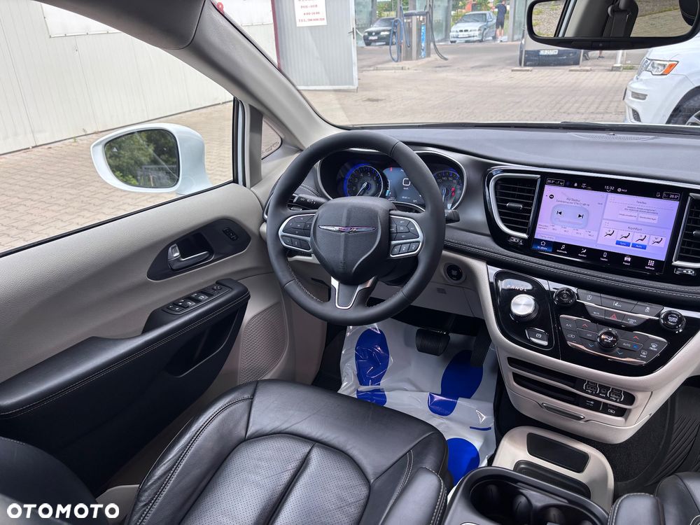 Chrysler Pacifica - 27