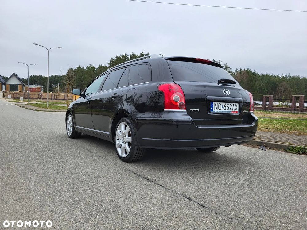 Toyota Avensis 1.8 VVT-i Executive - 12
