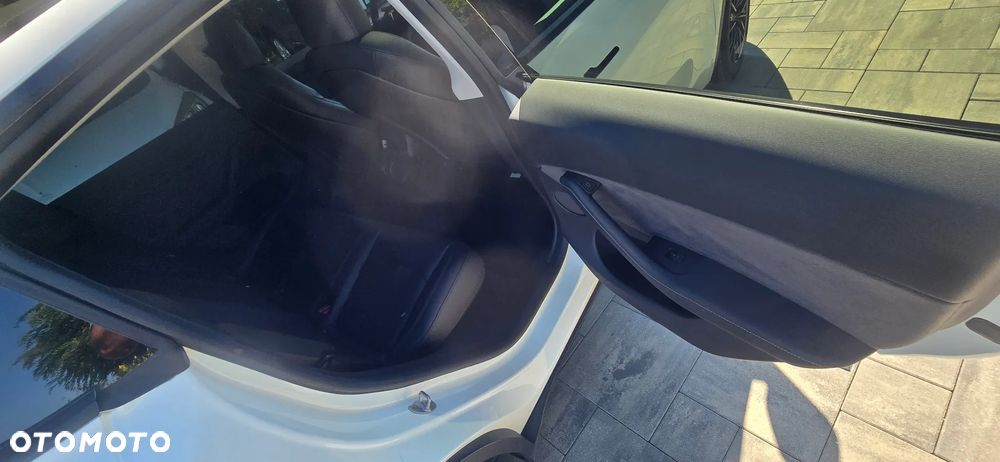 Tesla Model Y Long Range Dual Motor AWD - 19