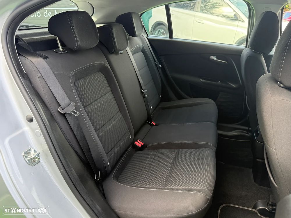 Fiat Tipo 1.3 M-Jet Lounge Tech - 25