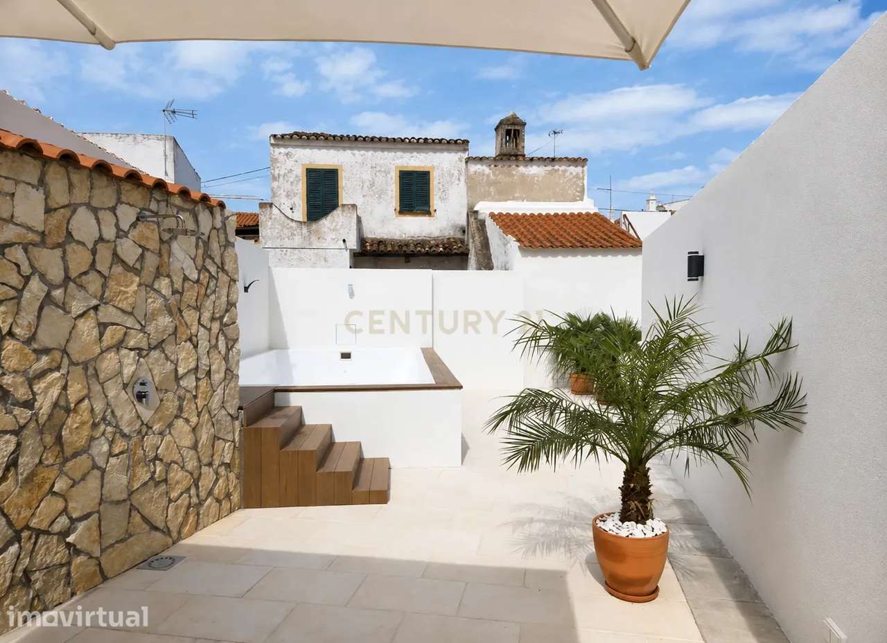 Moradia de Luxo Renovada com Piscina, Vista Mar e estúdio para Rentabi - Grande imagem: 3/35