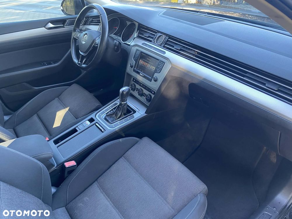 Volkswagen Passat - 10