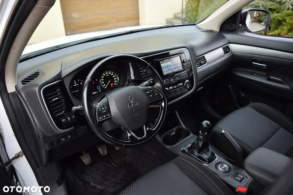 Mitsubishi Outlander 2.2 DI-D 4WD Plus - 15