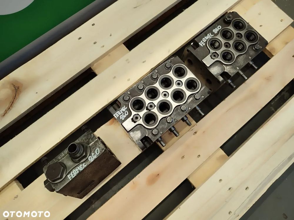 Blok hydrauliczny 161B7017 140A26687 161B5001 Fermec 860 - 7