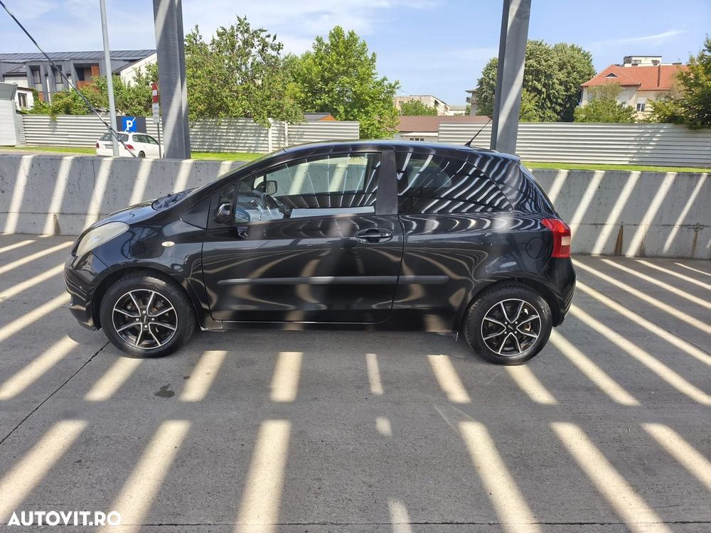 Toyota Yaris 1.3 Aut Sol - 4