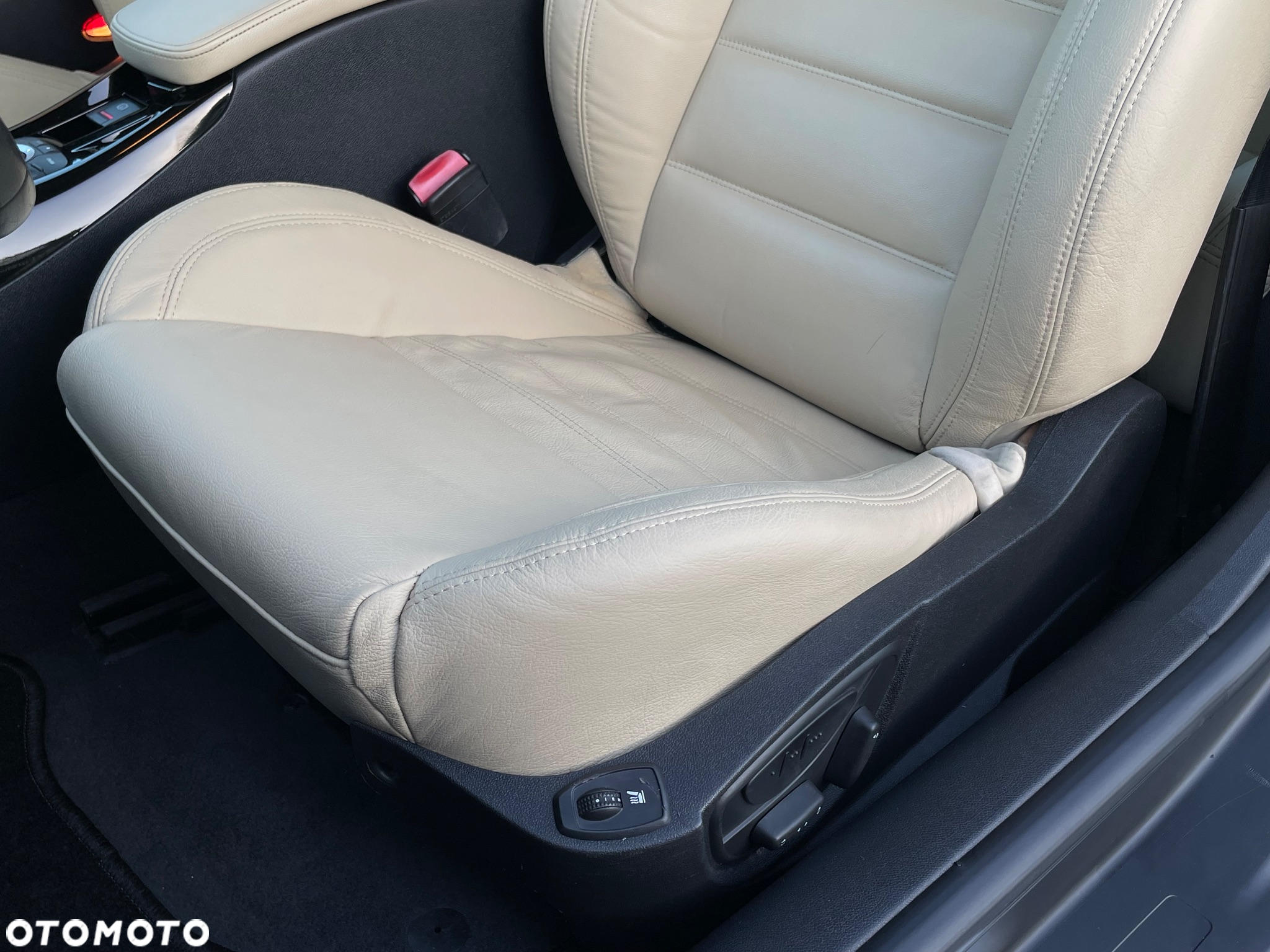 Renault Laguna Coupe dCi 150 FAP - 11