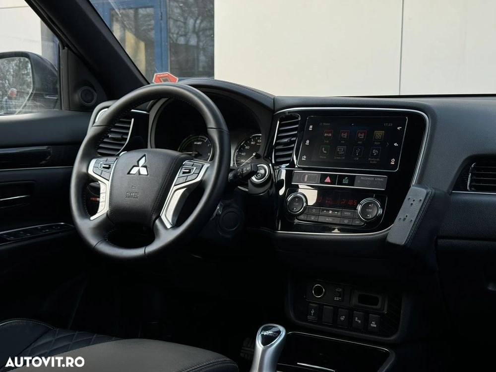 Mitsubishi Outlander 2.4 4WD Plus - 18