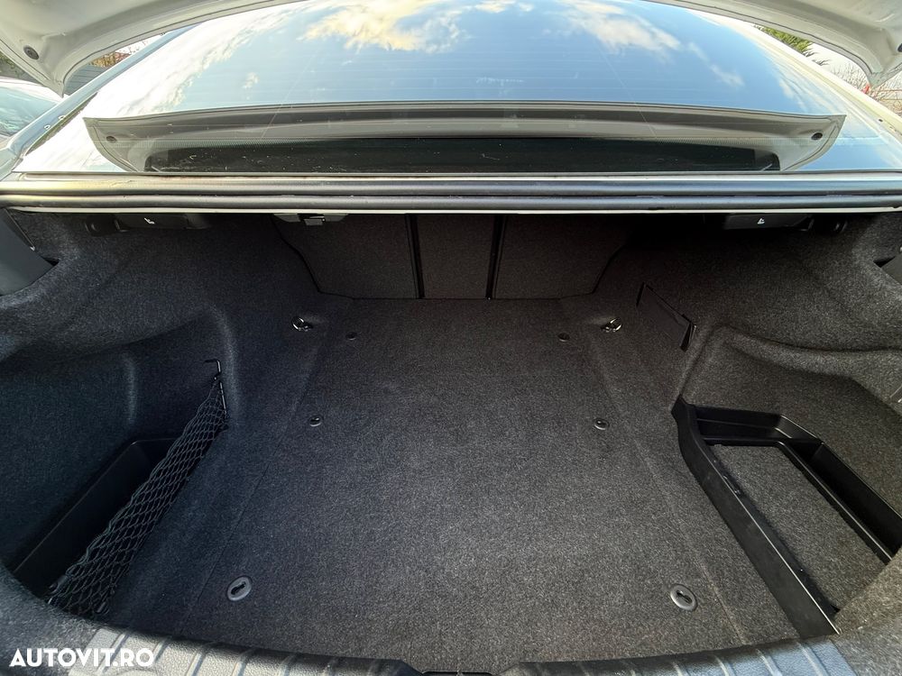 BMW Seria 3 318d Blue Performance - 37