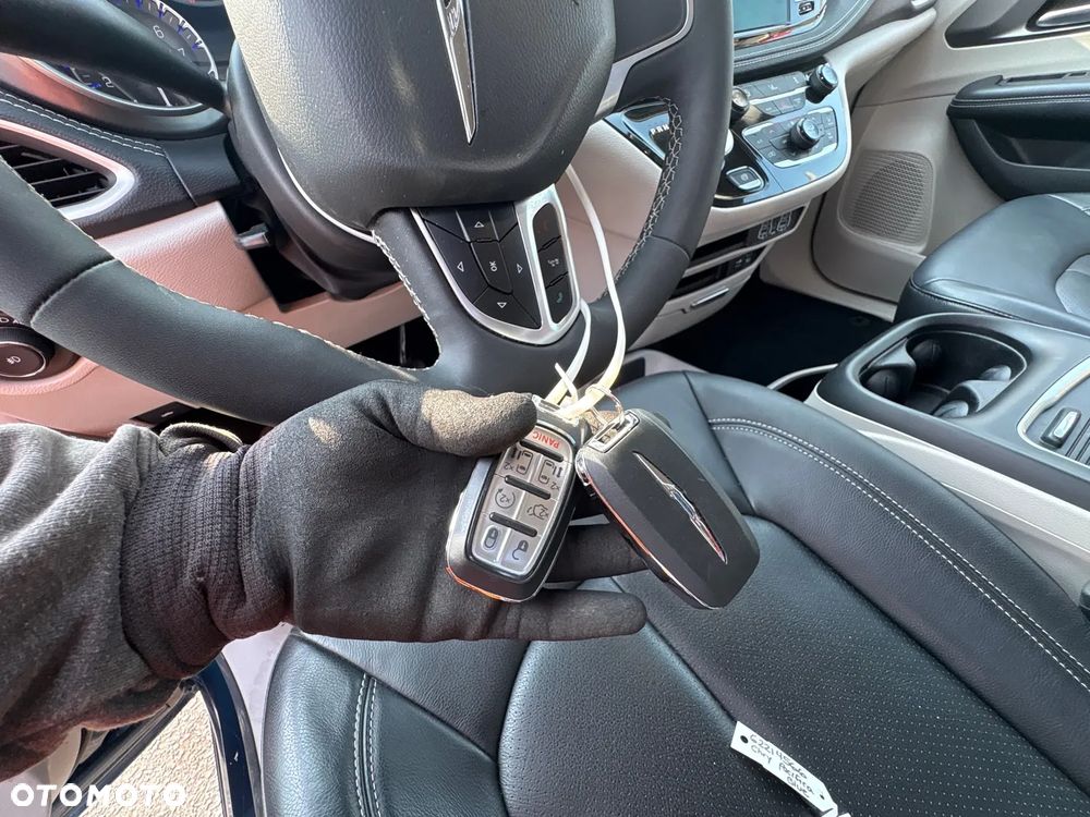 Chrysler Pacifica - 15