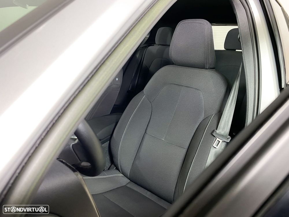 Volvo XC 40 Recharge Core - 21