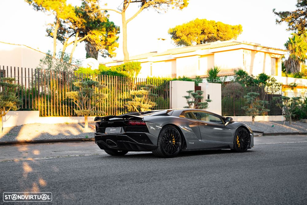 Lamborghini Aventador 6.5 V12 LP740-4 S - 10