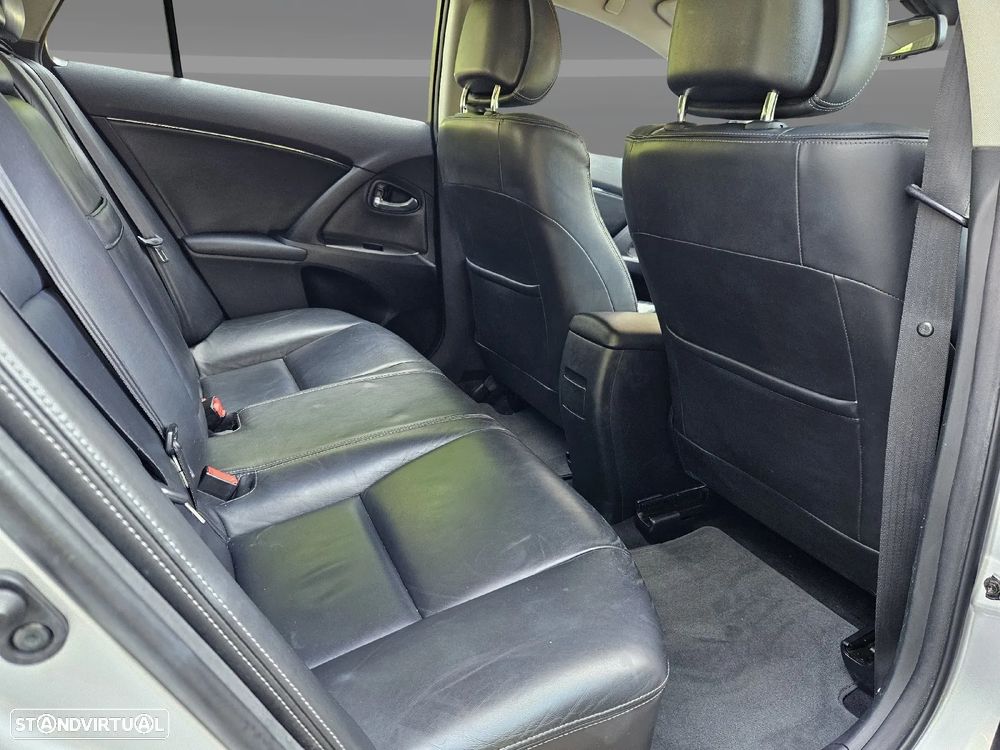 Toyota Avensis SW 2.0 D-4D Exclusive +Pele+GPS - 12