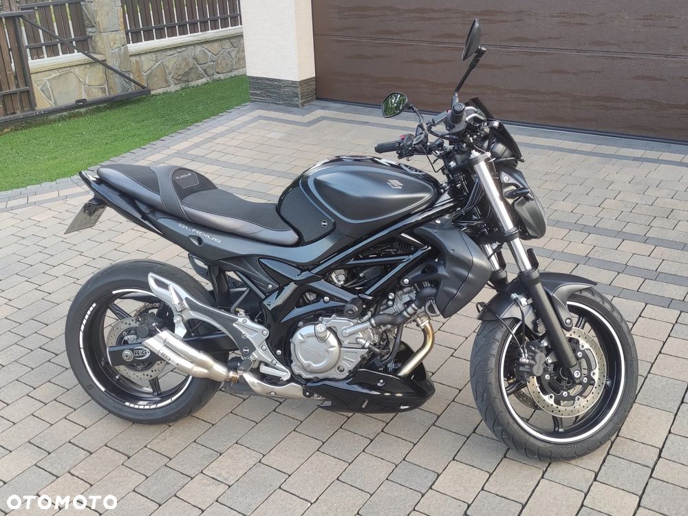 Suzuki Gladius - 1