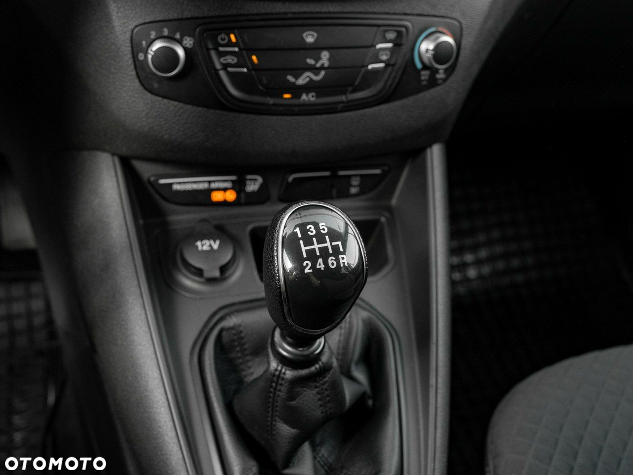Ford Transit Courier 1.5 TDCi Trend - 19