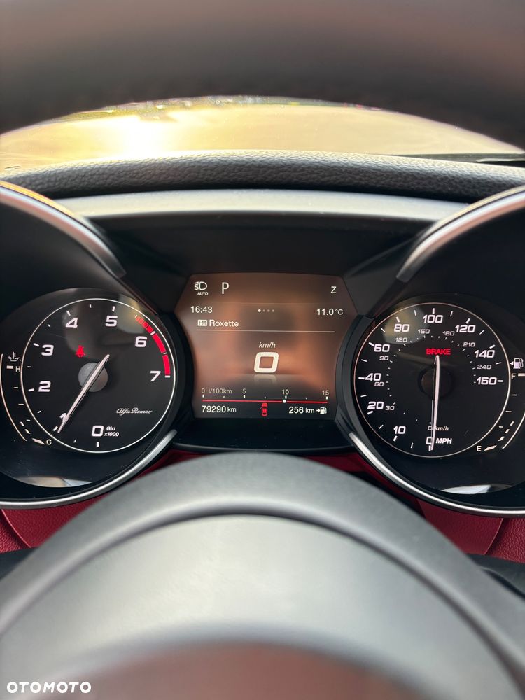 Alfa Romeo Giulia 2.0 Turbo 16V AT8 Veloce Ti - 15