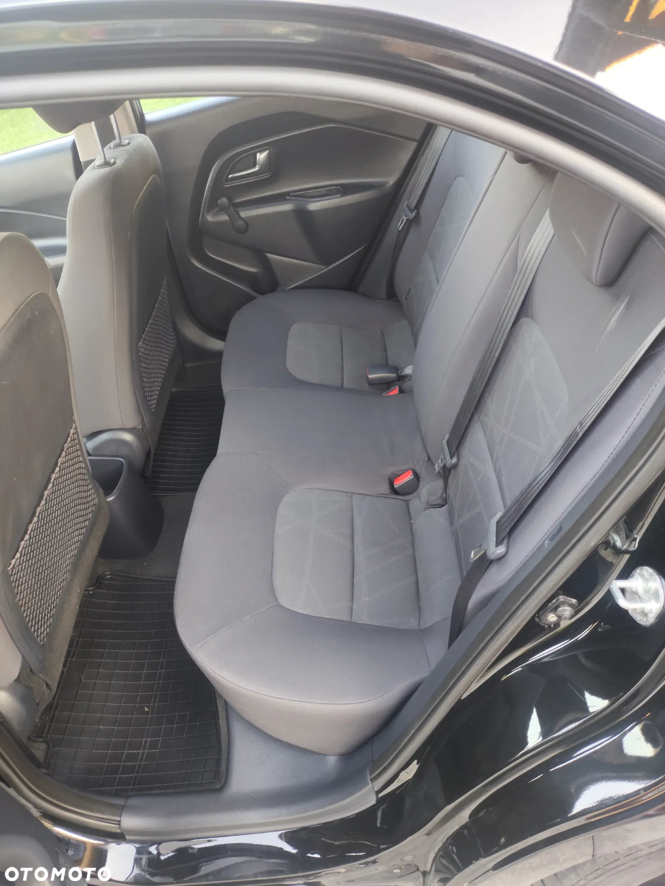 Kia Rio 1.2 L - 12